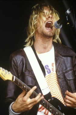 otrageeks-deactivated20150816:  one of my all-time favourite kurt photos.  