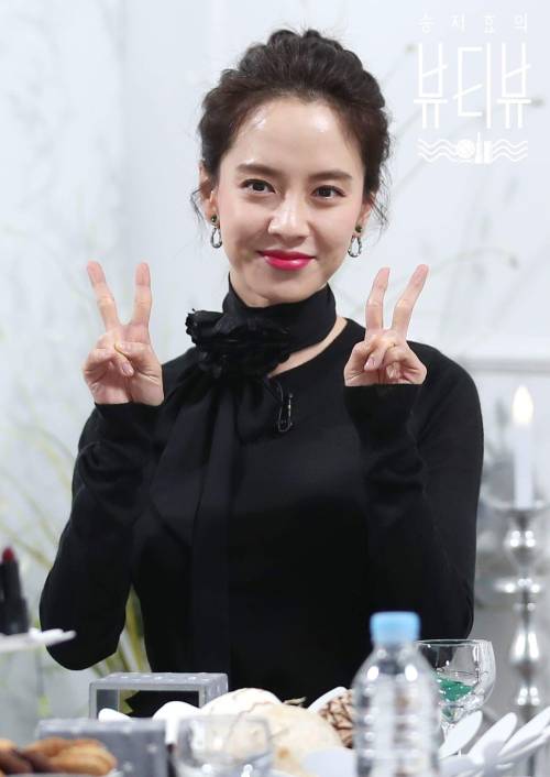 Song Ji Hyo beauty view filming photo. First broadcast on Jan19.Can’t describe how beautiful she is…