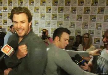 hongcha8129:Chris Hemsworth Battles Chris Evans at Comic-Con!Where can I find the video??