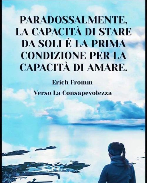 “Tu sei al centro di tutte le tue relazioni, quindi sei responsabile della stima di te stesso, crescita, felicità e realizzazione. Non aspettarti che l'altro ti regali queste cose. Devi vivere come se fossi solo e gli altri fossero doni che ti...