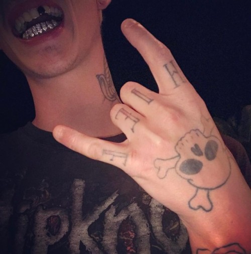 Teeth glowin!!
Ash Stymest’s Instagram.