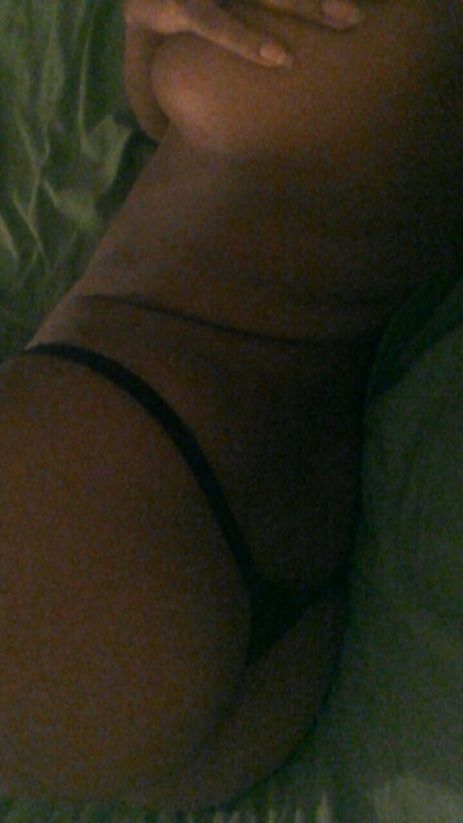 chewedupclick:  Anon submission & she wants to know should she submit more of her ass for y'all to see? 🙈