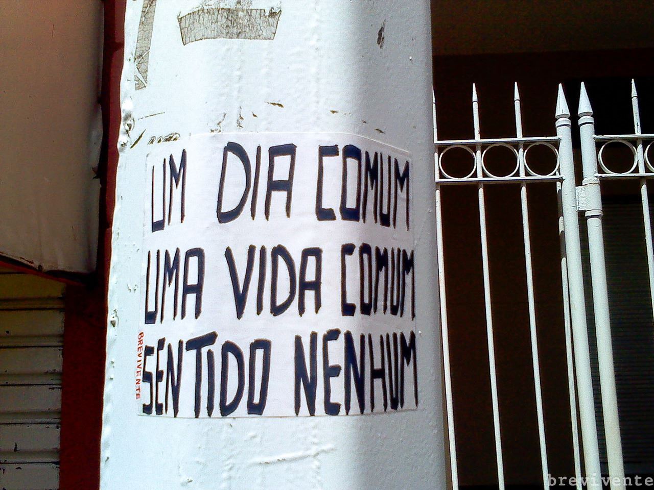 antigo “assediou”
