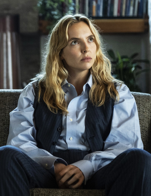 villanellesource:New stills of Villanelle in 4x03 (x)A Rainbow in Beige Boots