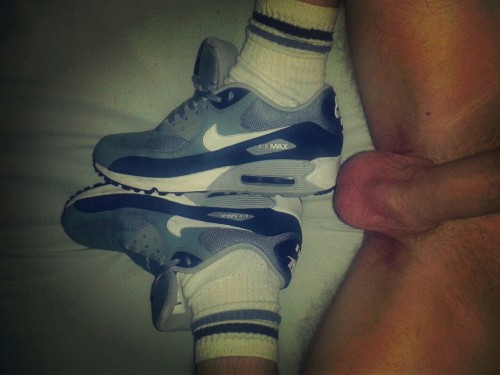 nikelad1980:  sneaker-victim:  My new Air Max 90 Ready to use ; )  Very nice 