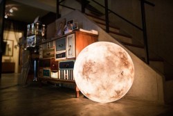 laughingsquid:  Luna, An Artistic Lamp Inspired by the Moon