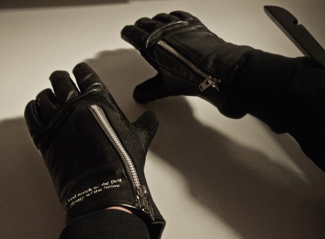 overdeauxis:  shuitsang:  Undercover’s Spring/Summer 09 (Neoboy)   Follow Overdeauxis,