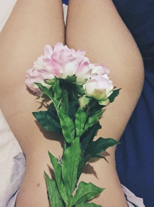 mydarlingrida:  Flowers and being a Princess are my two favourite things in life.