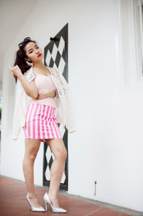 chio-eves:  Naomi, posing for a blogshop.