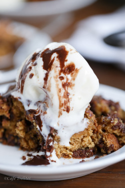 do-not-touch-my-food:  Peanut Butter Chocolate Chip Deep Dish Skillet Cookie