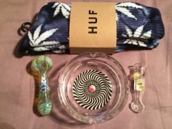whospilledthebongwater:  GIVEAWAY TIME!!!I promised you guys a giveaway for getting me to 50k followers (y’all are forreals the bomb)The winner will recieve:A pair of navy tie-dye huf socksA spoon pipeA slyme chillumA yin &amp; yang ashtrayAnd a mystery