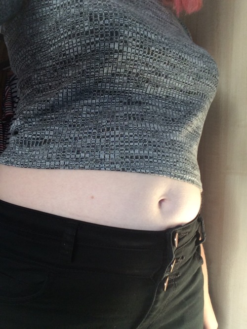mary-eats: I went to class with my belly stuck out today. Felt so good to have people glancing at it