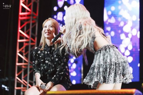 MoonSun - Playful Stage Style