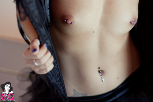 sexysuicidegirls:  Jupiter - Giggly