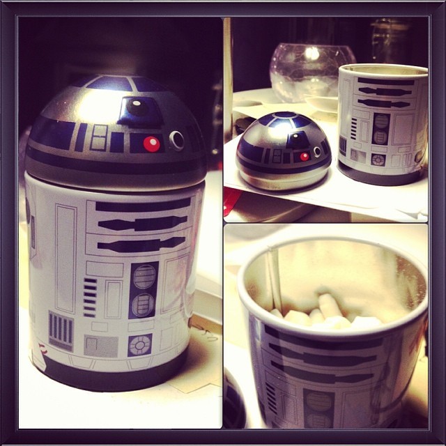 Went to EB Games today. Luckily all I came out with was this awesome R2D2 tin of