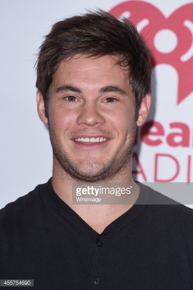 adamdevineissodivine:#MCM Adam at the I HEART RADIO Festival (Sept. 2014). LOVE the scruffy look! He would look great with a short beard!