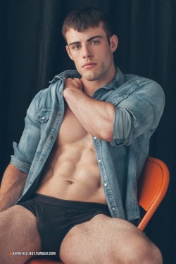 damn-hes-hot:  DAMN HE’S HOT! Follow for daily pics of hot men - https://damn-hes-hot.tumblr.com/