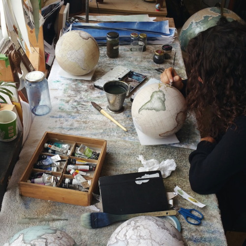 raineydaydelib:mymodernmet:Bellerby & Co. Globemakers: One of the World’s Only Globe-Making Stud