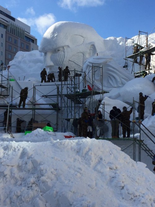 Close-ups of the Colossal Titan model and actual snow sculpture under construction, all in preparation for the Sapporo Snow Festival on February 5th!The WALL SAPPORO leg of the Shingeki no Kyojin exhibition is set to begin in April!ETA: Closer looks