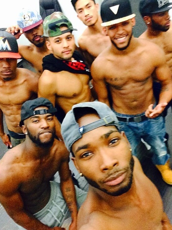 sistermaryfake:  Lol is that Darnell?!