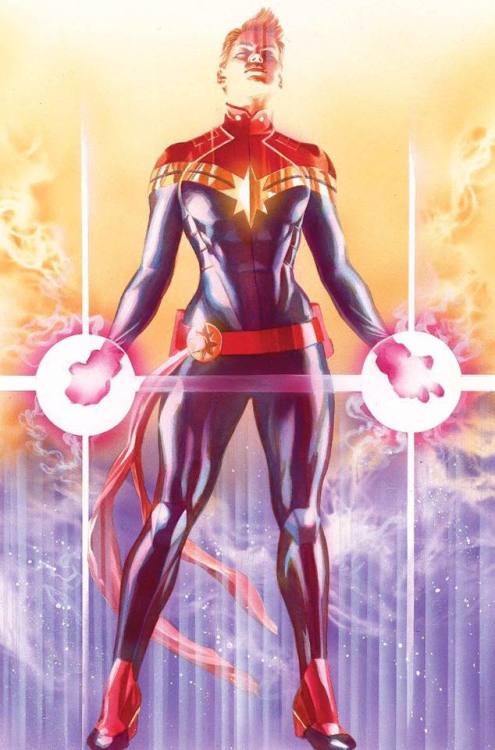 See? this is what i’m talking about, muscles, abs, thick legs, and all the good stuff.And yet, the recent artist that worked in the recent “Captain Marvel” (Sorry for me Captain Marvel is always gonna be Billy Batson) didn’t manage to gave