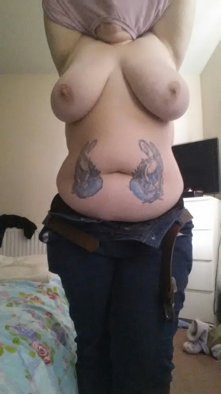 sluttywife82:  Do these jeans my tits look big 