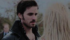 dailycaptainswangifs:Captain Swan Hiatus Meme: 4/10 Favorite ScenesEmma & Hook saying goodbye in