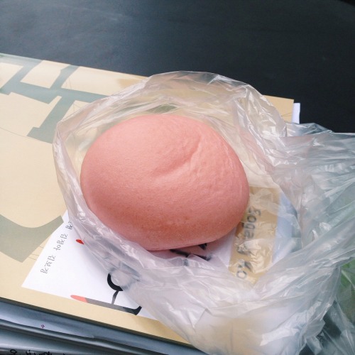 babyhongbin:strawberry milk cream bun