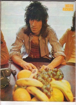 child-of-the-moon-62:Keith Richards looking