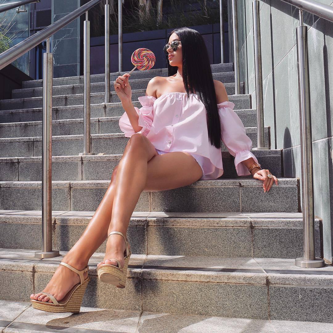heelsland:   More pictures of hot girls in tight dresses, lingerie, sexy outfits,