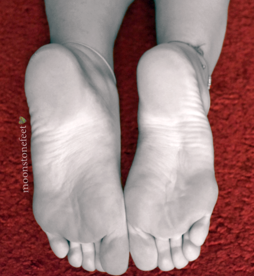 moonstonefeet:  The art of my soles.. (Dm adult photos