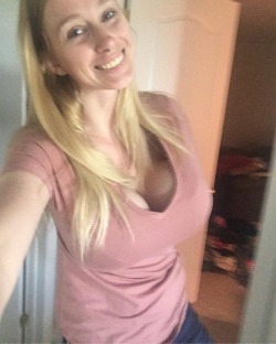 kristilovett:  Back from making all the dads at school crumble! 😈😜😁 #milf #momlife #cleavagefordays #dommelife #goddess #casual #selfie #blonde #nomakeup #kristilovett