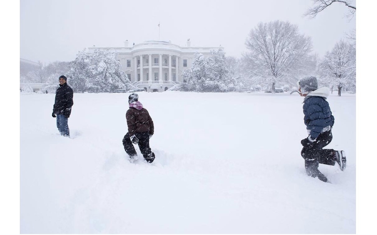 frontpagewoman:Never before released pics of Potus, Malia and Sasha in the snow in