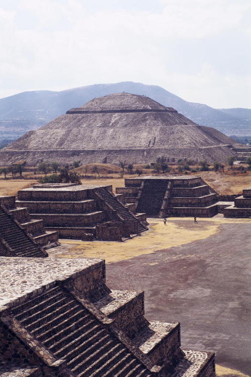 mertseger:Pyramid of the Sun, Teotihuacan, Mexico. The holy city of Teotihuacan (‘the place where the gods were created’) is situated some 50 km north-east of Mexico City. Built between the 1st and 7th centuries A.D., it is characterized by the