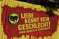 demaskiert:  brennendefluegel:  Homo? Na Logo!   lieb doch, wen du willst