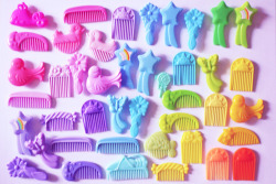 that-green-unicorn:  A lot of MLP combs and