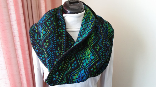 lazy-vegetarian: Stained Glass Cowl by Wendy D. Johnson on Ravelry