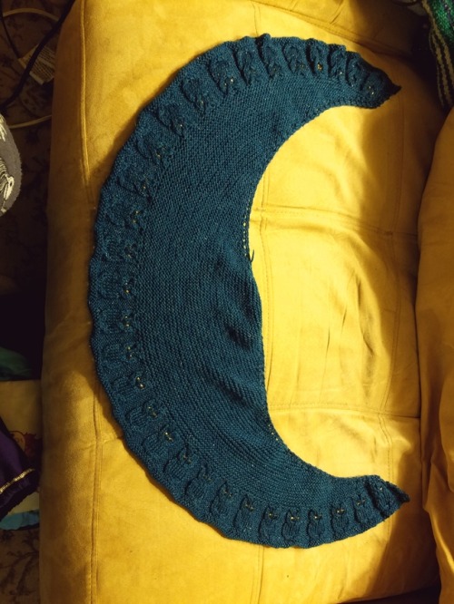 I finished this owl shawl based on the Hogwarts Express pattern on ravelry. It took quite some time 