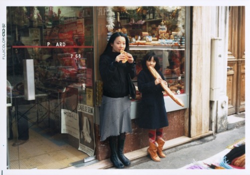 druesli:  Woman Photoshops Present-Day Self into Childhood Photos This entire set is so incredible. Click through.  