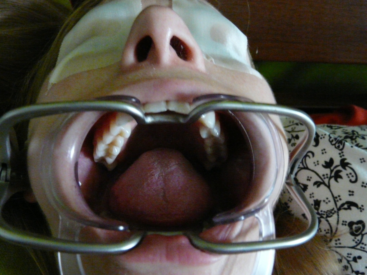 sissyabusedreams:  degradedpiggy:When I see her mouth held open like that, I just