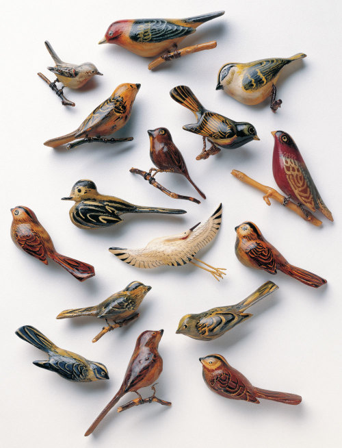 gwranda: Bird pins (brooches) made out of scrap materials by Japanese Americans held in internment c