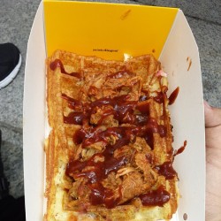 Bbq pulled pork waffle with bacon #wafelsanddinges