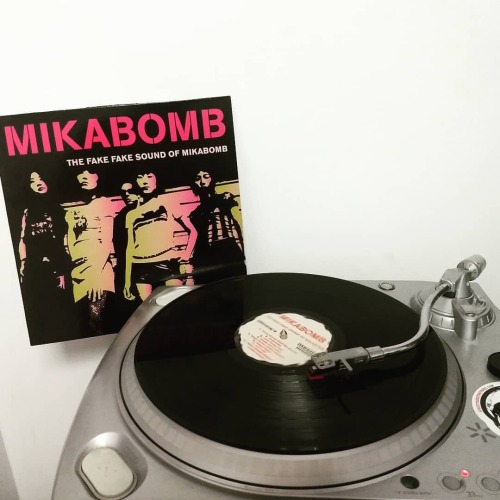 Still one of my all time favourite albums, #nowplaying Mikabomb - The Fake Fake Sound Of Mikabomb #v