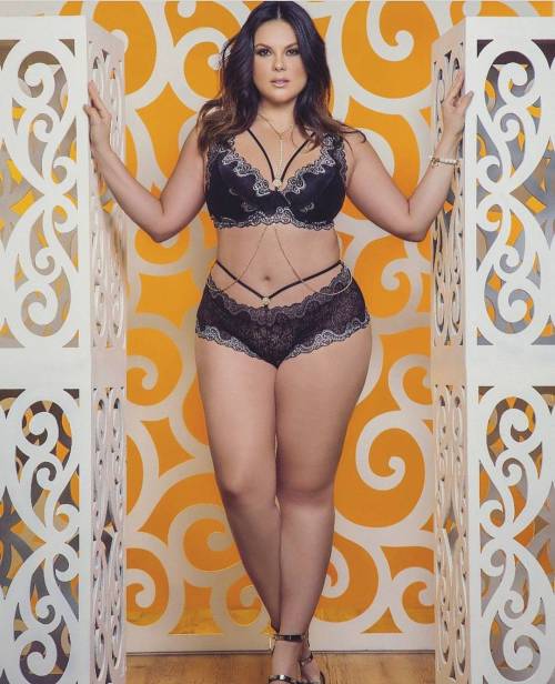 babes-withcurves:  Curvy babes want love!