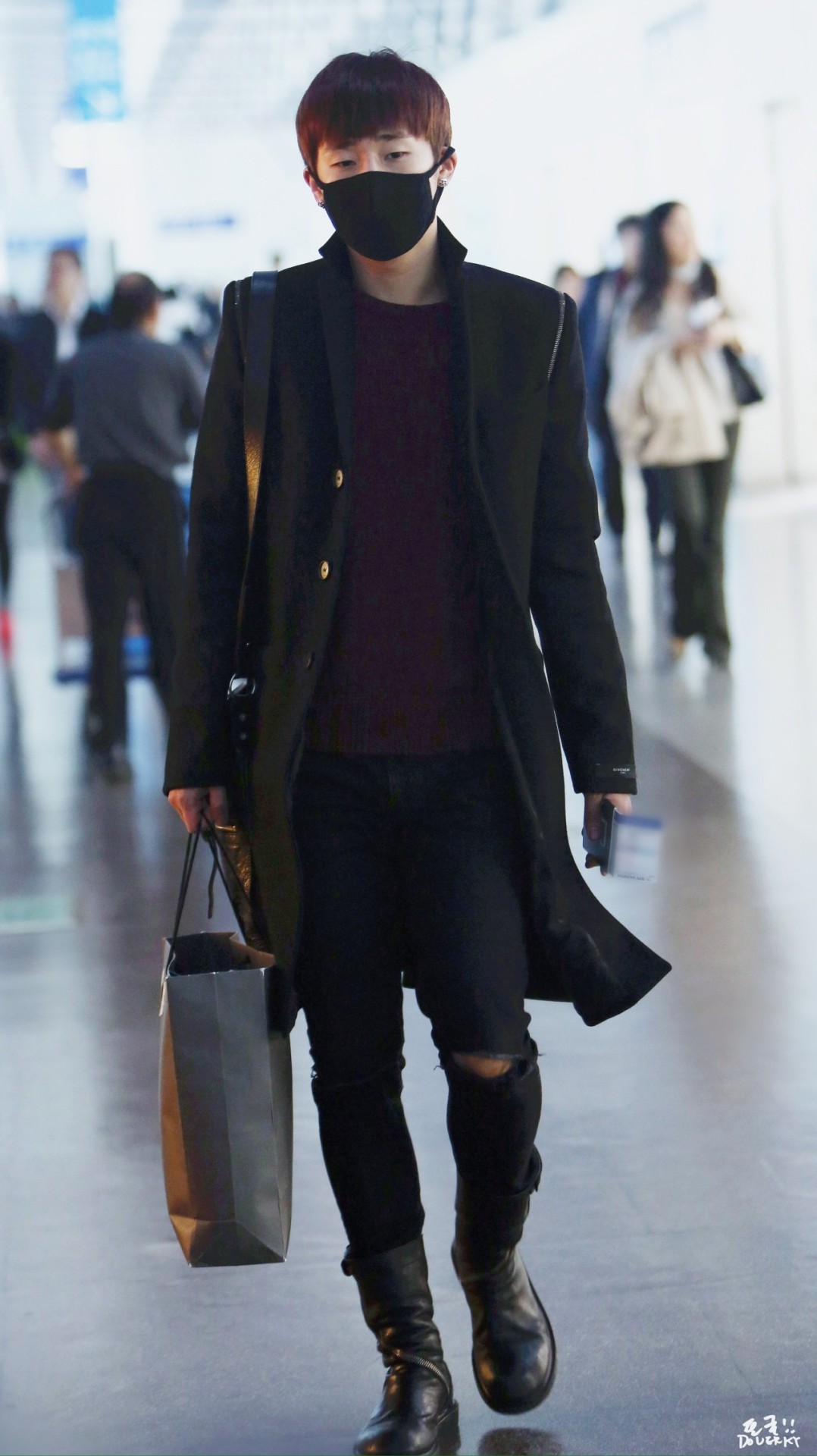 ifnt0428:  141117 Shanghai Airport Departure© DOUERKY | do not edit, crop or remove