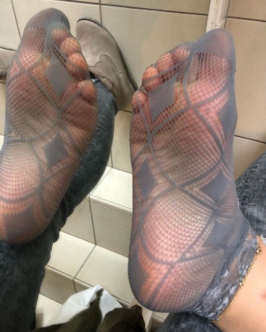 socksandfeet:      