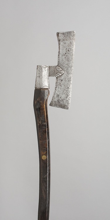 aic-armor:Foot Soldier’s Axe, 1700, Art Institute of Chicago: Arms, Armor, Medieval, and Renaissance