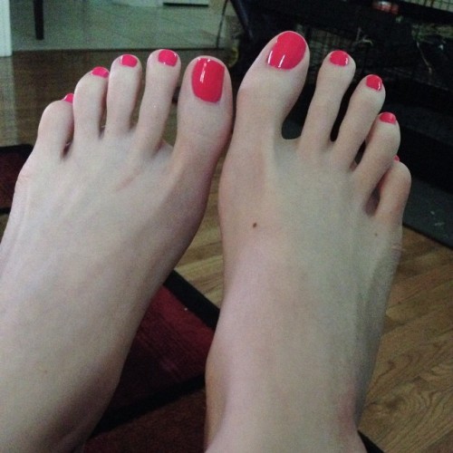 #pinktoes #barefoot #feet #footfetish