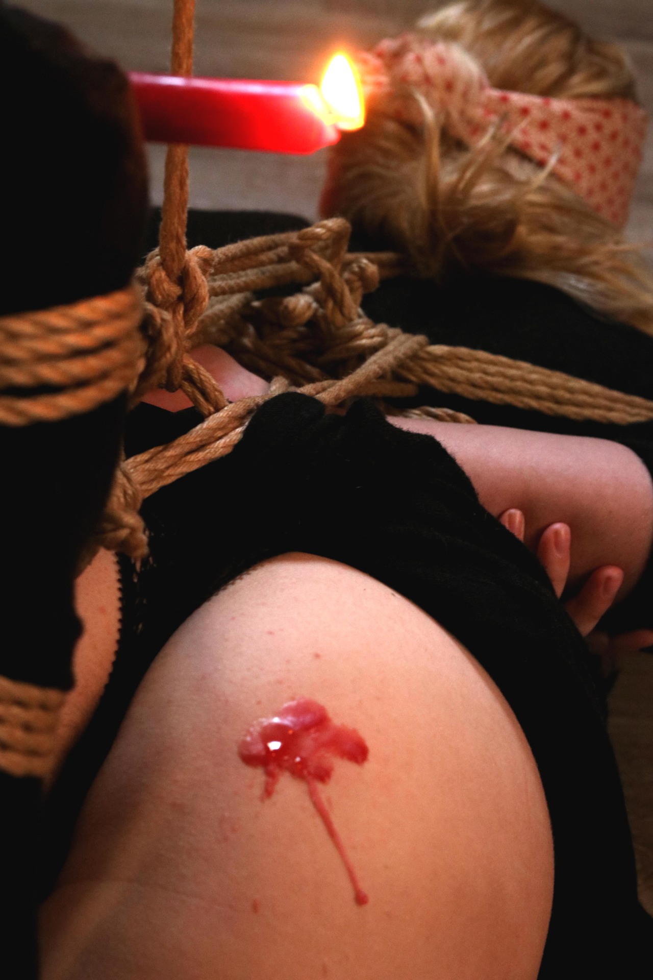 calamitystephsociopathe:  Floor Play with Pauline 