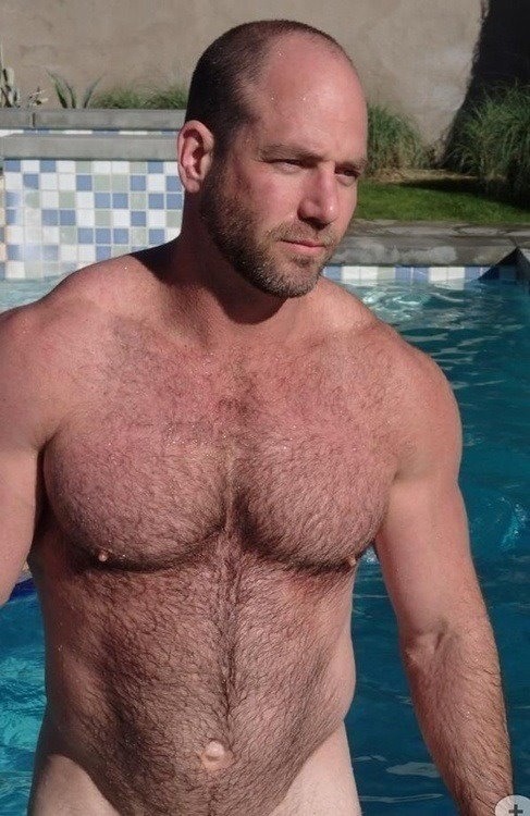 haus-o-ass:  brettw114:  Skinny dipping  WOOF 